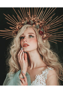 — Почему вы такая упертая? Вы разве не мечтаете побывать в Хогвартсе прошлого времени? Встретиться со знаменитостями нашего мира, когда они были ещё вашего... До встречи в прошлом