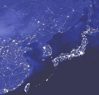 СОЛНЦЕ ВОСХОДИТ НАД РЕЧКОЙ ХУАНХЭ...